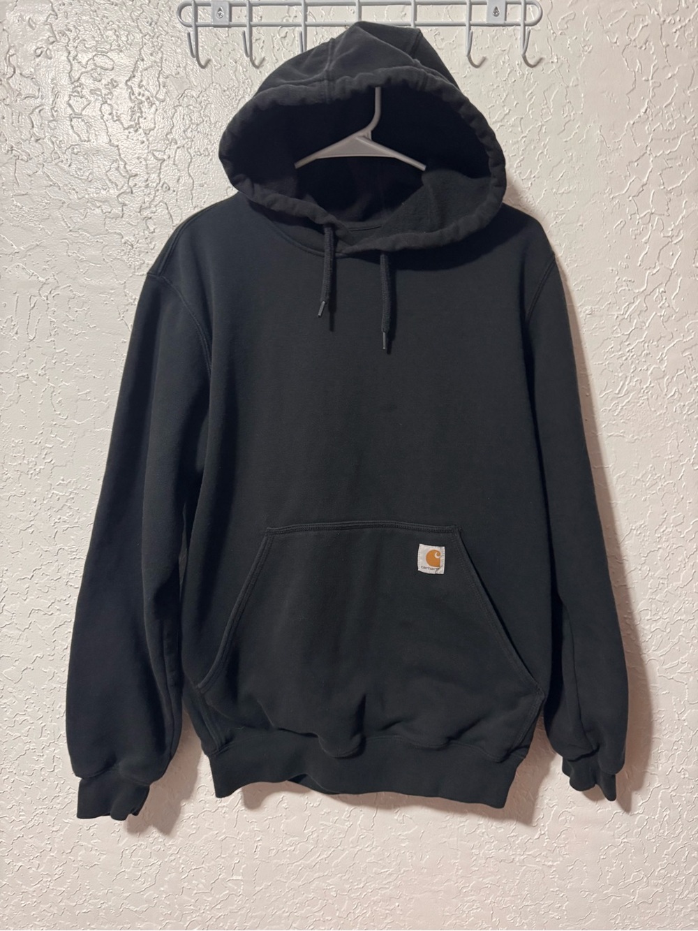 Carhartt Men’s Classic Fit Hooded Sweatshirt
Mens size small
